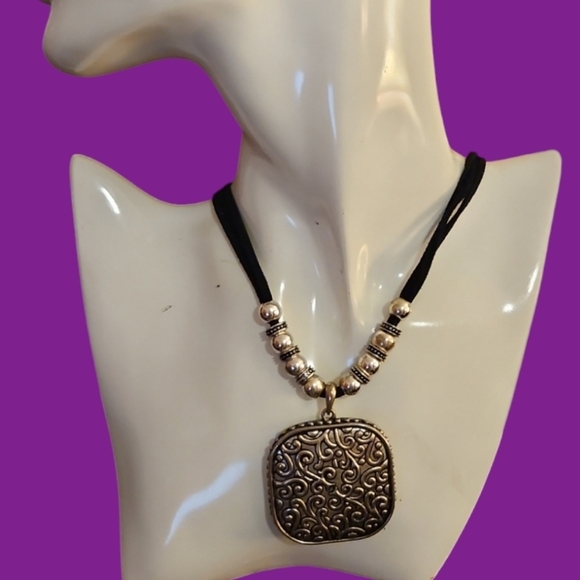 CATO Floral Scroll Square Pendant Rope Metal Beaded Necklace - Picture 1 of 5